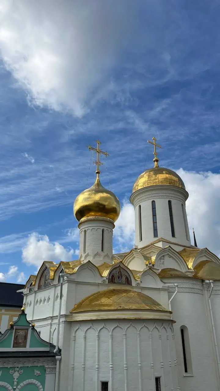 Прогулки тревожного архитектора по Золотому кольцу, Сергиев Посад часть 1:
Сергиев Посад — место, где решили: «А давайте построим всё сразу» | Сетка — социальная сеть от hh.ru