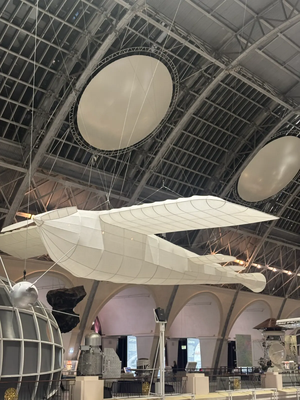 Иногда небо начинается со свидания. ✈️🚀 | Сетка — социальная сеть от hh.ru