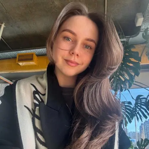 Ксения Велекжанина