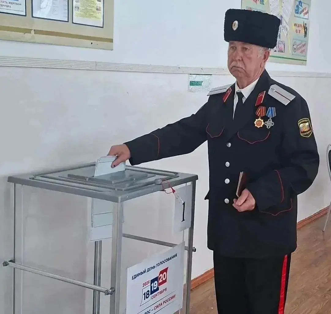 💫Больше половины избирателей проголосовали на выборах депутатов Госдумы и краевой Думы
Люди продолжают приходить на участки, в том числе целыми семьями | Сетка — социальная сеть от hh.ru