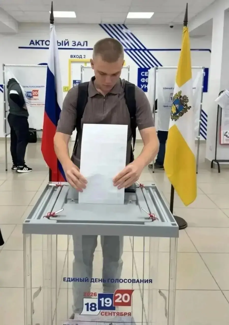 💫Больше половины избирателей проголосовали на выборах депутатов Госдумы и краевой Думы
Люди продолжают приходить на участки, в том числе целыми семьями | Сетка — социальная сеть от hh.ru