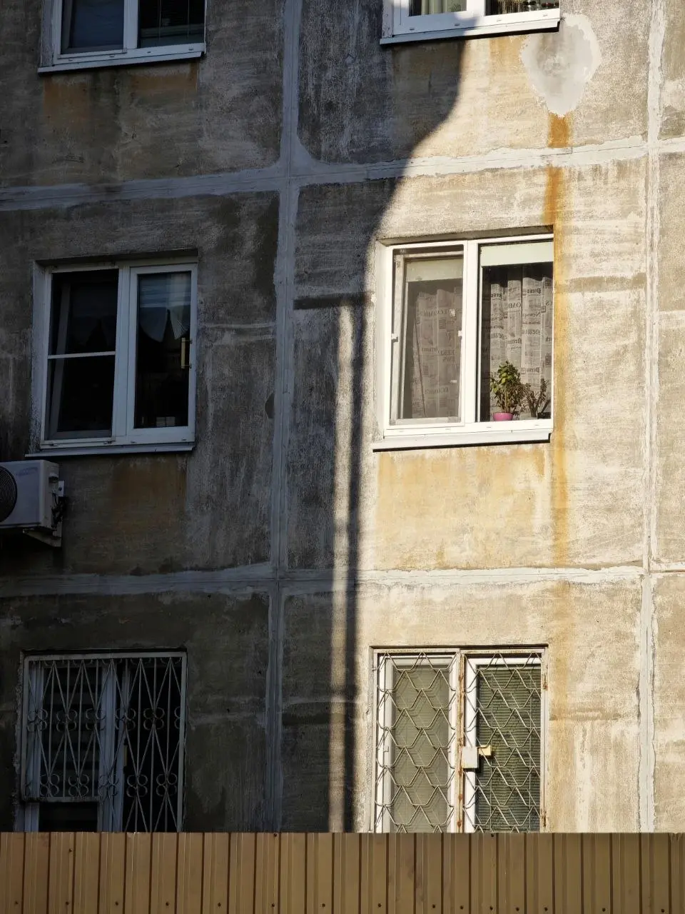 #улицапетровичева
Давно не было этой рубрики на этом канале, но, поддерживающие меня в запретограмме знают, что фото появляются в моем аккаунте с завидной периодичностью | Сетка — социальная сеть от hh.ru