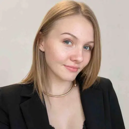 Алёна Суханова