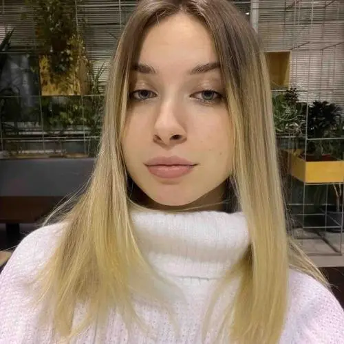 Арина Николаева