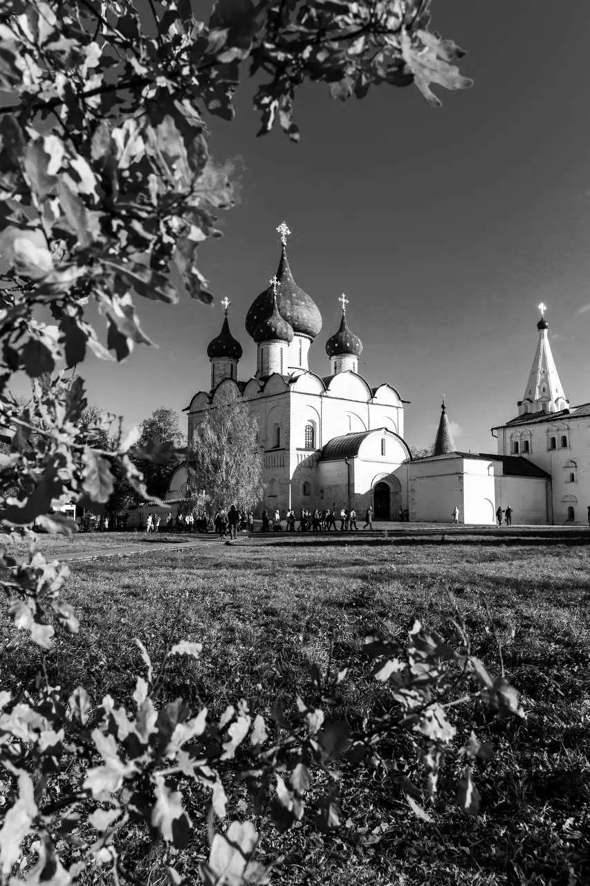 21 сентября — Рождество Пресвятой Богородицы
Сегодня престольный праздник у двух храмов, с которых во многом начинается история Владимирской земли.
➡️Боголюбово
В 1158–1165 гг | Сетка — социальная сеть от hh.ru