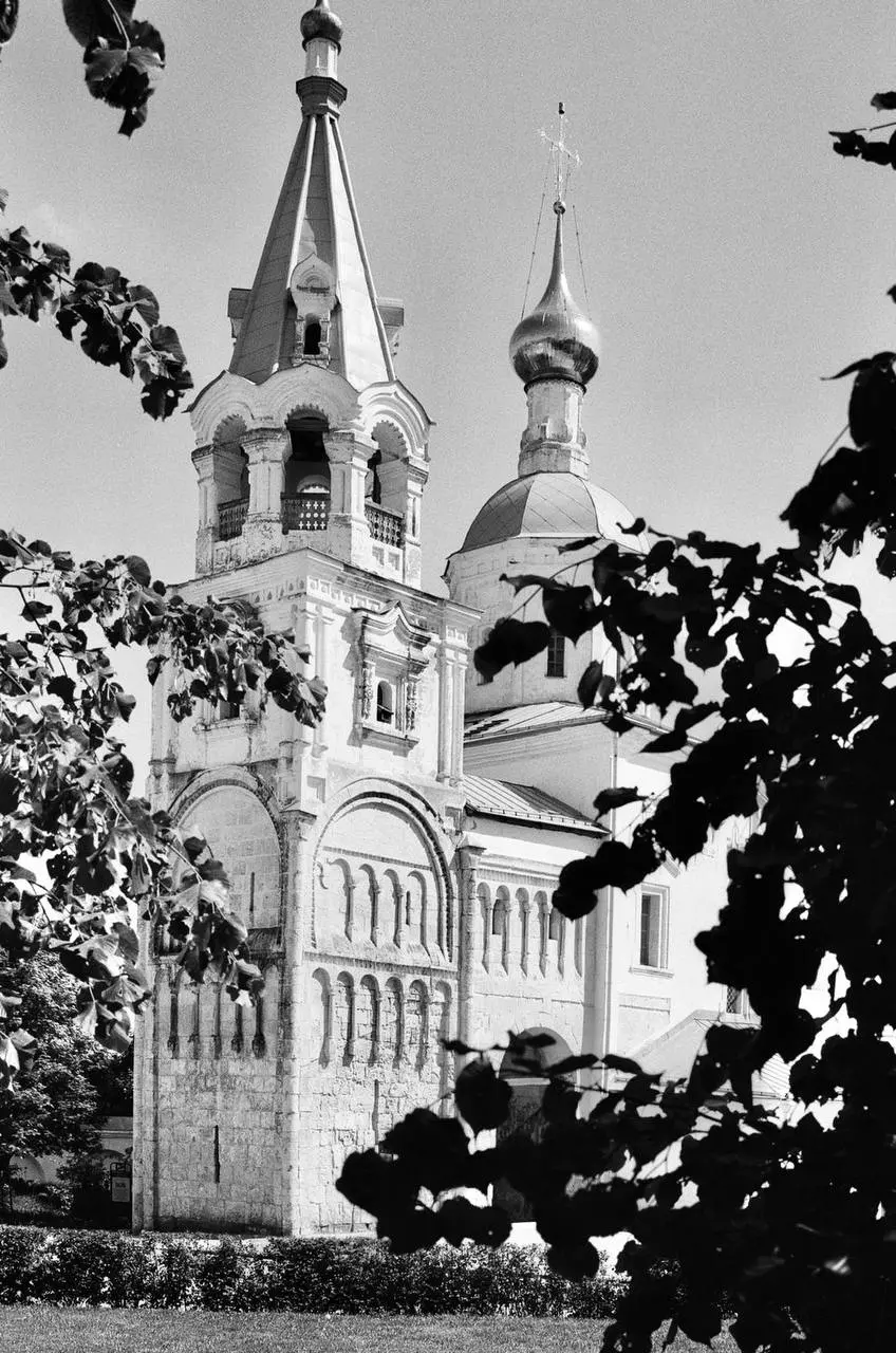 21 сентября — Рождество Пресвятой Богородицы
Сегодня престольный праздник у двух храмов, с которых во многом начинается история Владимирской земли.
➡️Боголюбово
В 1158–1165 гг | Сетка — социальная сеть от hh.ru