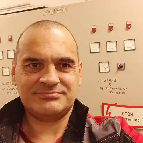 Олег Новиков