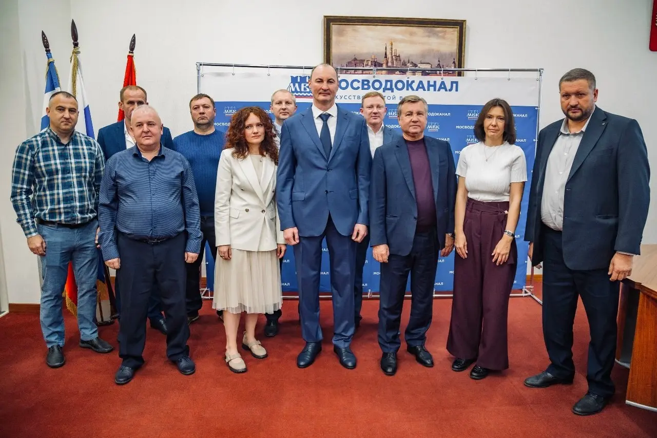 Сотрудникам АО «Мосводоканал» вручили награды
🔹 Руководитель Департамента ЖКХ Москвы Раис Чигликов отметил специалистов АО «Мосводоканал» за добросовестный труд, высокий профессионализм и вклад в осущ... | Сетка — социальная сеть от hh.ru