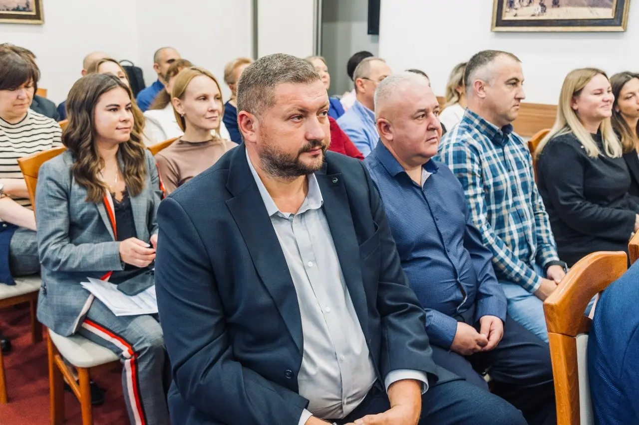 Сотрудникам АО «Мосводоканал» вручили награды
🔹 Руководитель Департамента ЖКХ Москвы Раис Чигликов отметил специалистов АО «Мосводоканал» за добросовестный труд, высокий профессионализм и вклад в осущ... | Сетка — социальная сеть от hh.ru