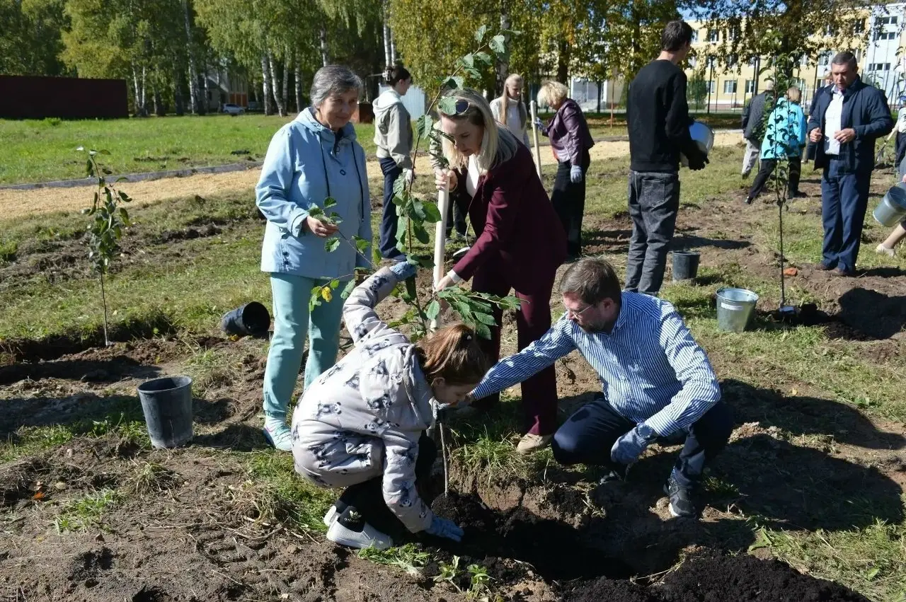 В Дивеевской школе-интернате высадили 70 фруктовых деревьев | Сетка — социальная сеть от hh.ru