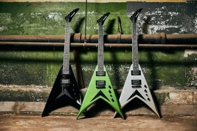 🎸 Kramer Dave Mustaine Vanguard R.I.P — подписная модель лидера Megadeth.
Корпус из красного дерева, мензура 25,5" (648 мм) | Сетка — социальная сеть от hh.ru