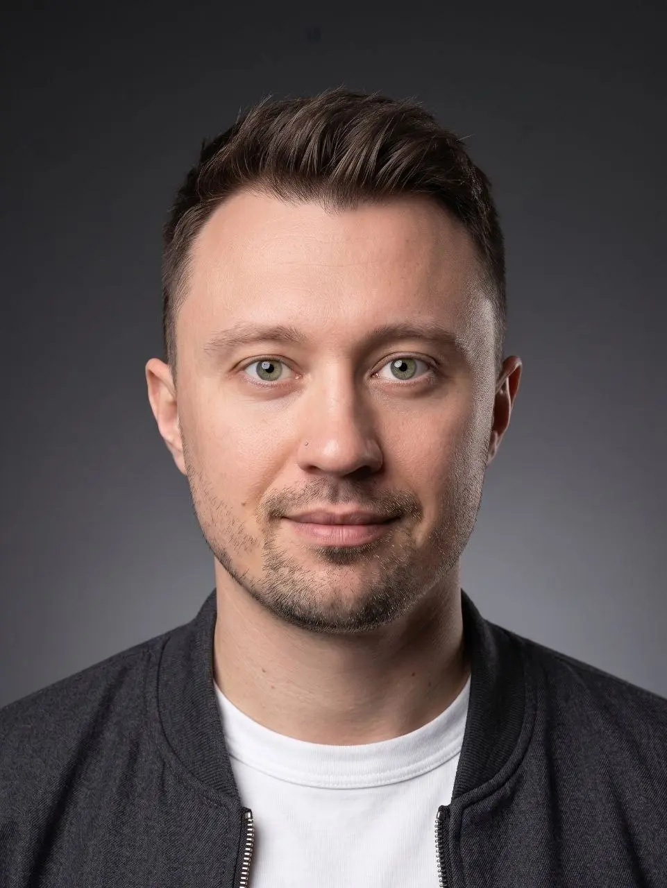 Привет. Я Никита, веду этот канал.
Днем работаю продактом в ВК, а по утрам и вечерам пишу свой финтех-сервис "Считаю" | Сетка — социальная сеть от hh.ru