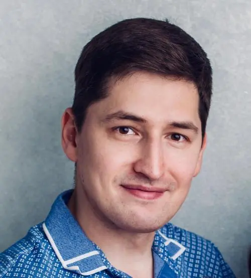 Максим Попов