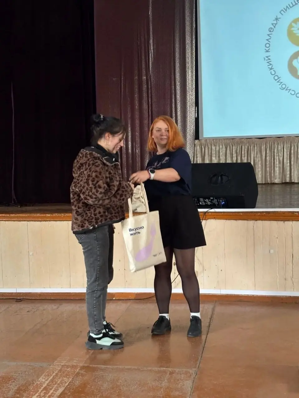 🎓 Работодатели — студентам: как прошла встреча в НКППиП
Сегодня в Новосибирском колледже пищевой промышленности и переработки состоялась встреча студентов с представителями компаний-работодателей | Сетка — социальная сеть от hh.ru