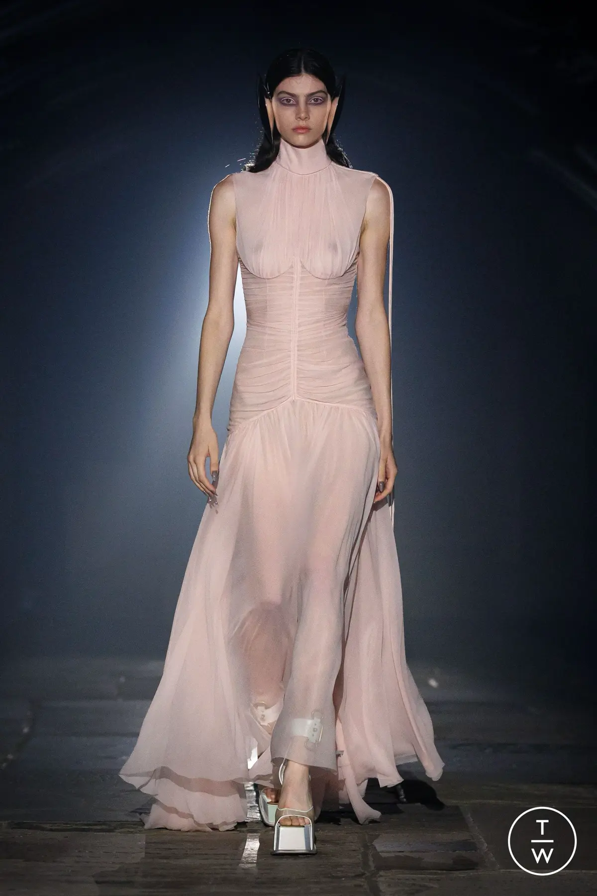 Alexander McQueen Spring/Summer 2027 | Сетка — социальная сеть от hh.ru