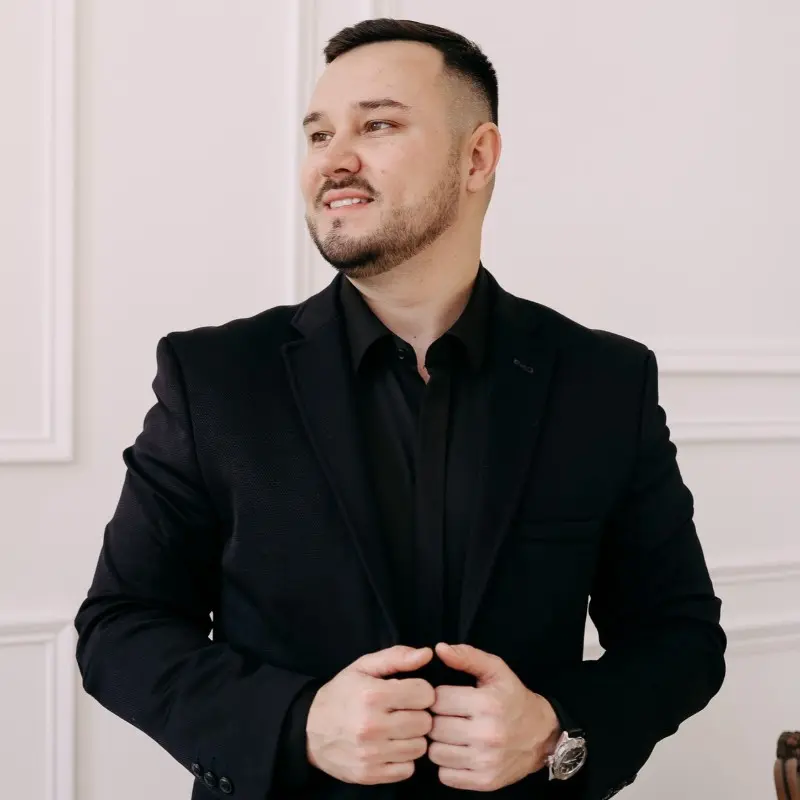 Руслан Султанов