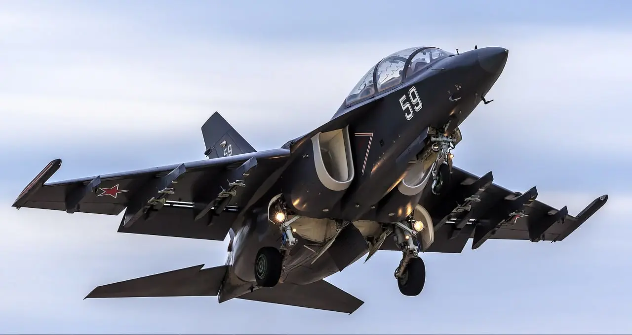 ✈️ Як-130М научился поражать малоскоростные цели
Модернизированный учебно-боевой Як-130М получил расширенные боевые возможности и способен обнаруживать и поражать малоскоростные цели в любое время сут... | Сетка — социальная сеть от hh.ru