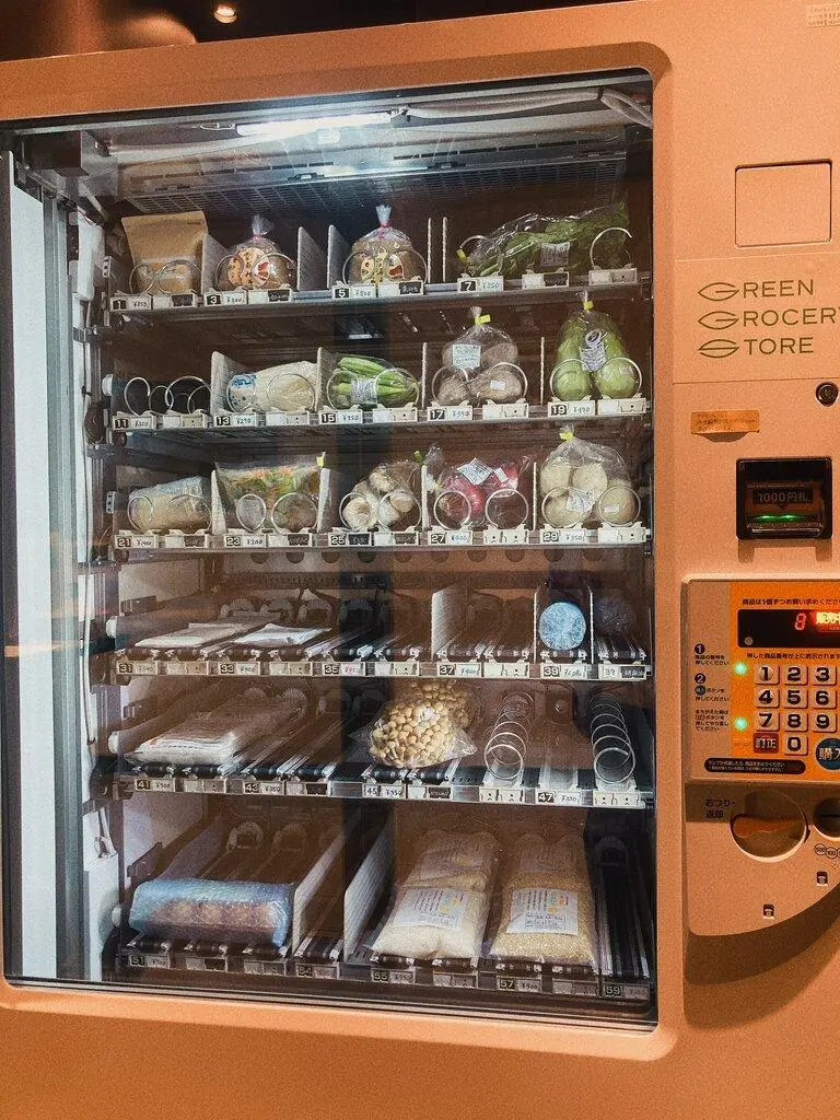 В Японии автоматы продают не только кофе и снеки | Сетка — социальная сеть от hh.ru