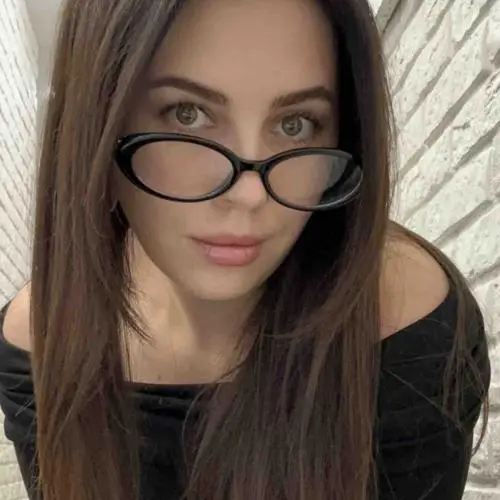 Анна Незнанова