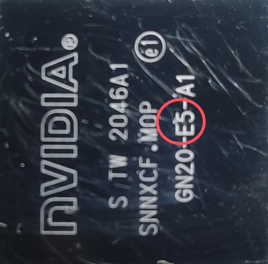 Нетипичная смерть RTX3070 от мусора между радиатором и графическим процессором, попавшего на кристал при замене термопасты.
Глубина скола 0,3мм. | Сетка — социальная сеть от hh.ru