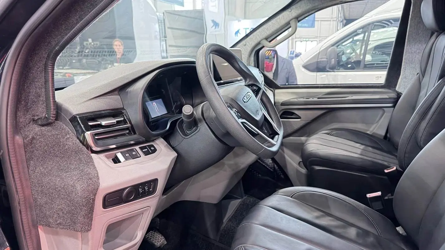 АвтоВАЗ представил бронированный минивэн SKM M9 | Сетка — социальная сеть от hh.ru