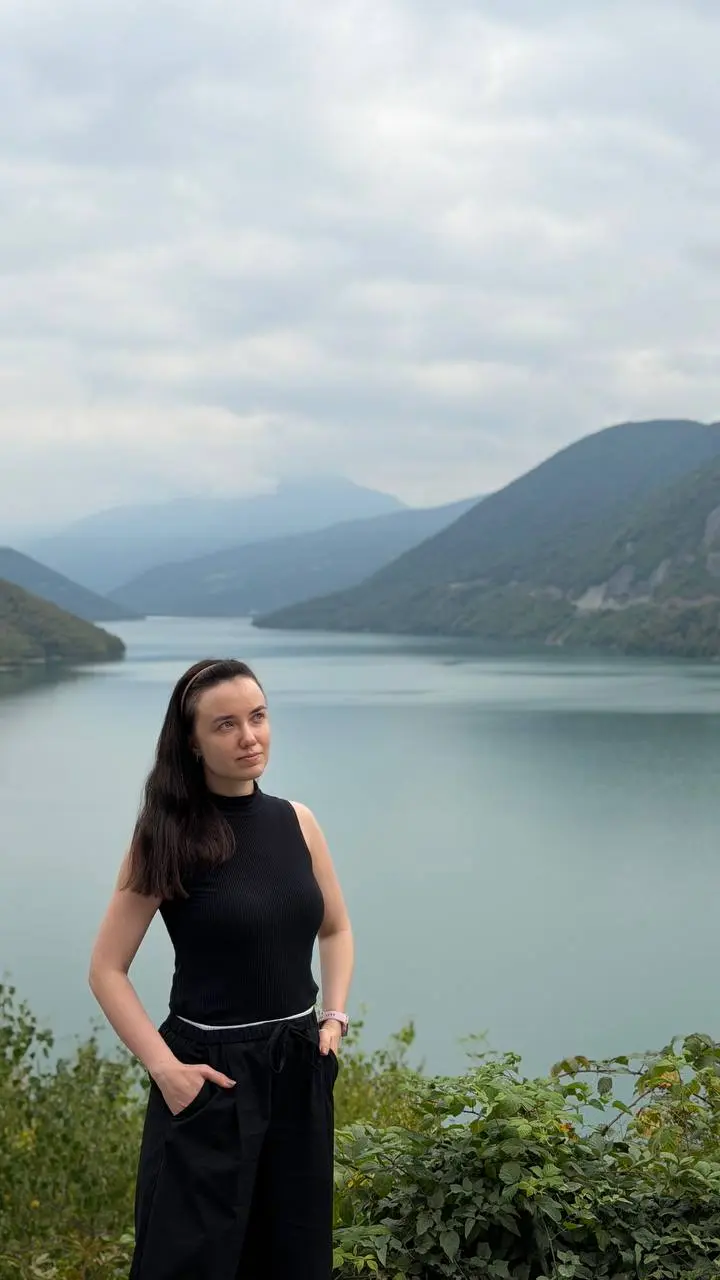 Я целую неделю отдыхала в отпуске в Грузии, но уже вернулась и с размаху погрузилась в рабочие процессы:
• обсуждение старых задач которые не успели решиться за время моего отсутствия
• обсуждение вне... | Сетка — социальная сеть от hh.ru