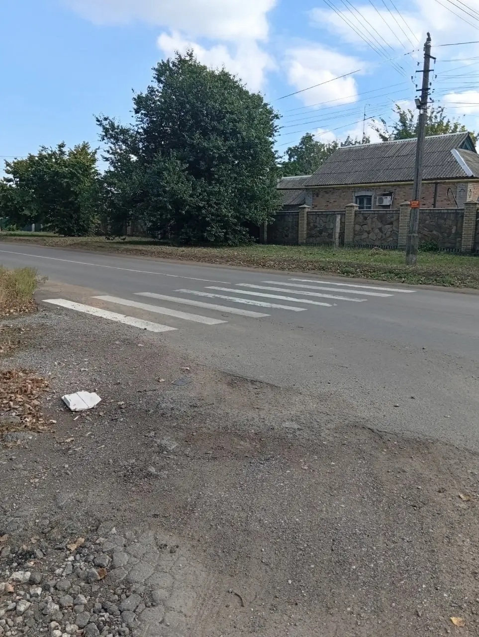 Харцызск.
Туда не ходи,там столб стоять, твоя на голову может падать,сюда ходи,там травы | Сетка — социальная сеть от hh.ru