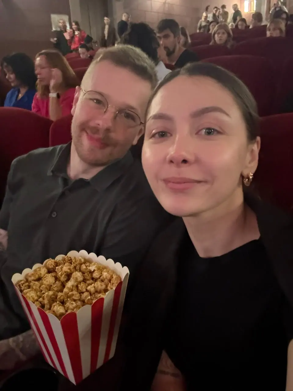 Чудесный премьерный вечер вчера случился!❤️
Вместе со съёмочной группой сериала «Искусство падения» посмотрели первые две серии в Художественном | Сетка — социальная сеть от hh.ru