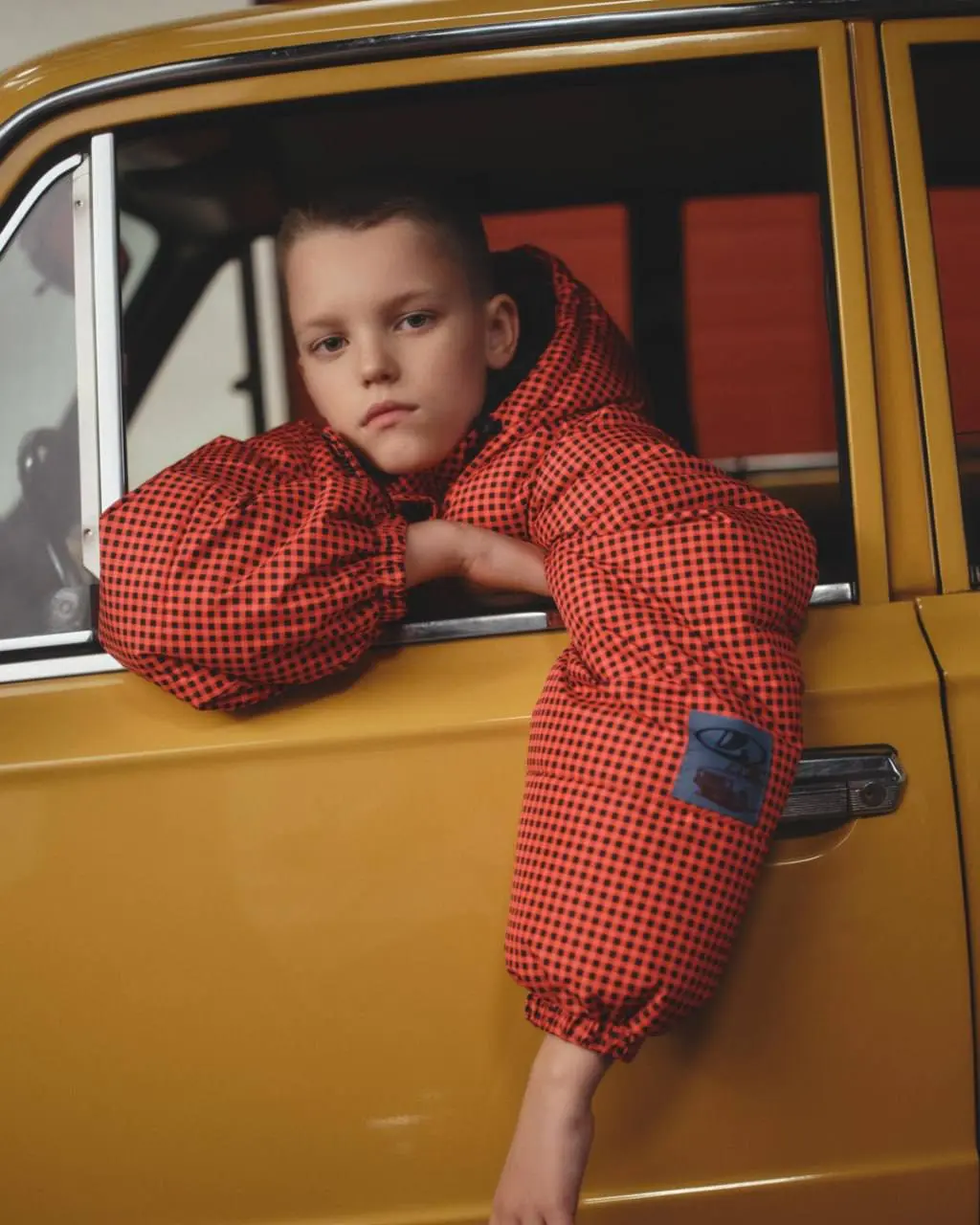 Коллаборация дня: SELA x LADA
Коллеги, обратите внимание, как красиво зашли в тему ностальгии SELA, объединившись с LADA. Папин гараж, первая семейная машина, воспоминания из 90ых | Сетка — социальная сеть от hh.ru
