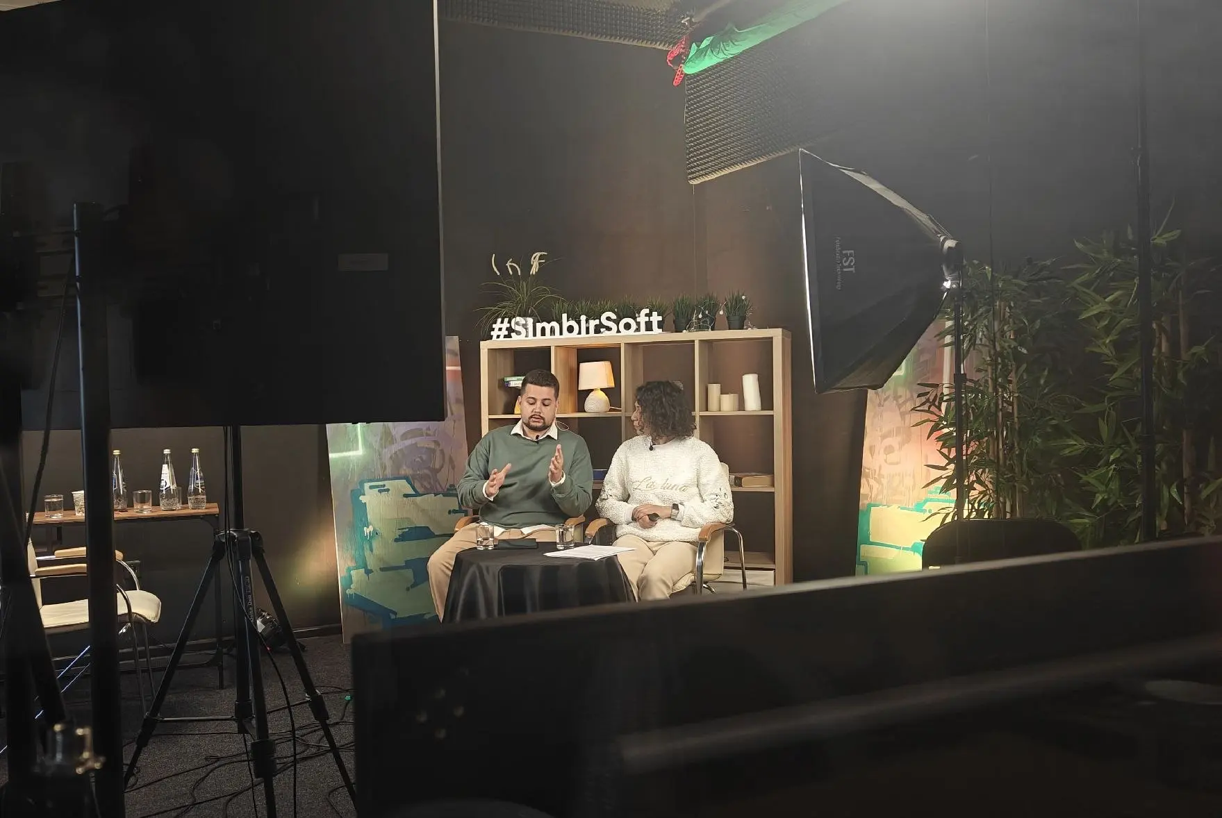 Неделю назад мы провели пятую конференцию «HR PRO Бизнес»! 🎉
Как вы могли понять, мы очень любим делиться и дарить, именно поэтому делимся с вами фотографиями с конференции, а также дарим подарки | Сетка — социальная сеть от hh.ru
