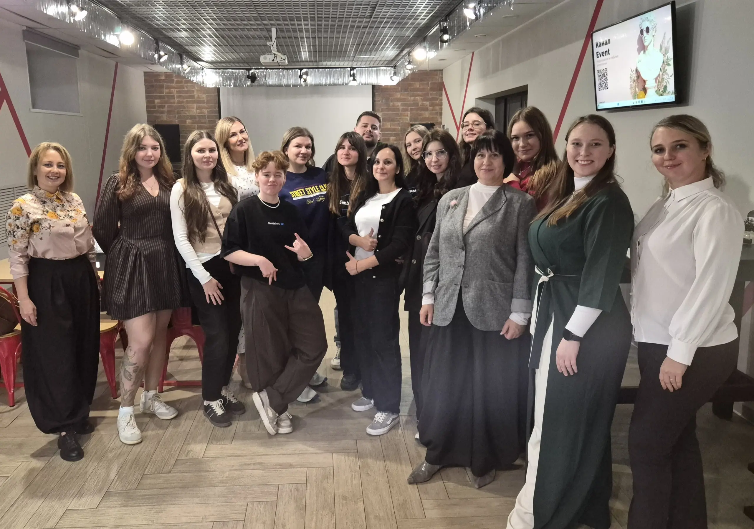 Неделю назад мы провели пятую конференцию «HR PRO Бизнес»! 🎉
Как вы могли понять, мы очень любим делиться и дарить, именно поэтому делимся с вами фотографиями с конференции, а также дарим подарки | Сетка — социальная сеть от hh.ru