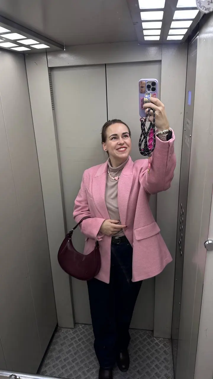Подборка луков за сентябрь;)
Он, конечно, еще не закончился, но собрать все вместе захотелось.
Какие то собирала сама, какие-то советуясь с подругой.
Есть общий стиль, или не?) | Сетка — социальная сеть от hh.ru