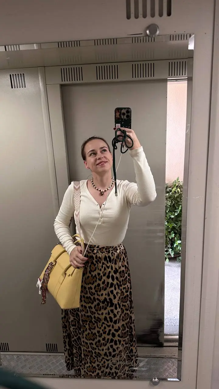 Подборка луков за сентябрь;)
Он, конечно, еще не закончился, но собрать все вместе захотелось.
Какие то собирала сама, какие-то советуясь с подругой.
Есть общий стиль, или не?) | Сетка — социальная сеть от hh.ru