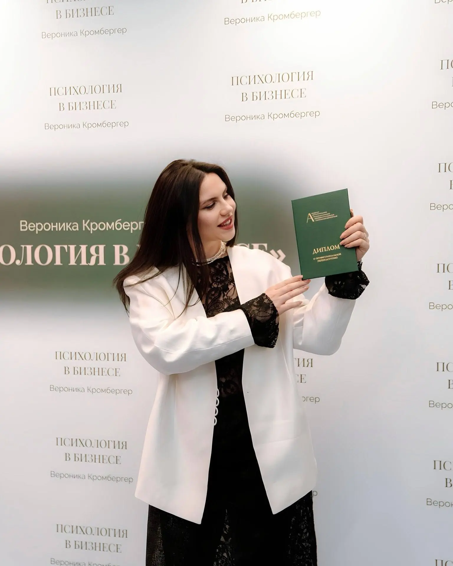 тссс!… этот пост-сюрприз с поздравлением пишет команда всех бизнесов нашей @okalash ✨
Сумасшедшее сочетание качеств в одном человеке, которые поражают: талант, сила, красота, женственность, амбиции, ч... | Сетка — социальная сеть от hh.ru