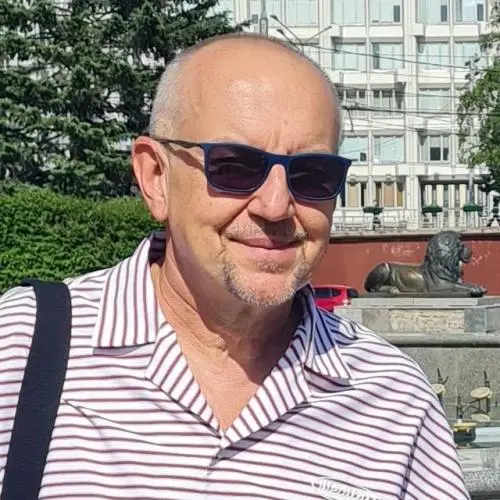 Руслан Петров