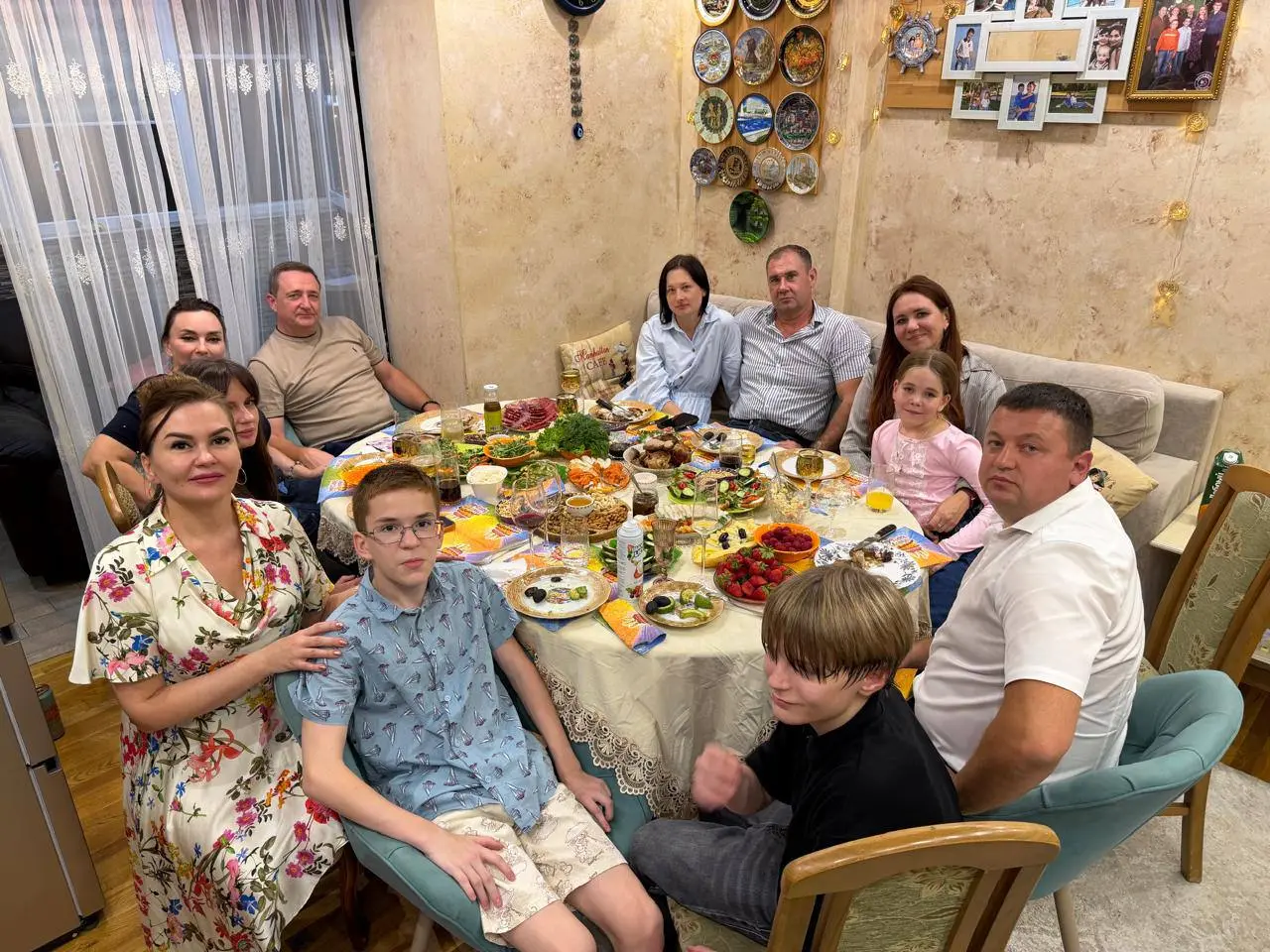 Вчера была на день рождении. Классно провела время. Вкусно, весело, в теплой компании | Сетка — социальная сеть от hh.ru