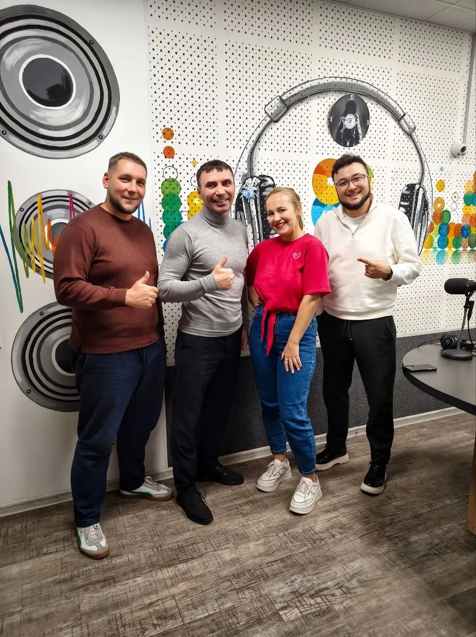 Сегодня мне пришли фотографии с моего выступления на радио FM Красноярск. | Сетка — социальная сеть от hh.ru