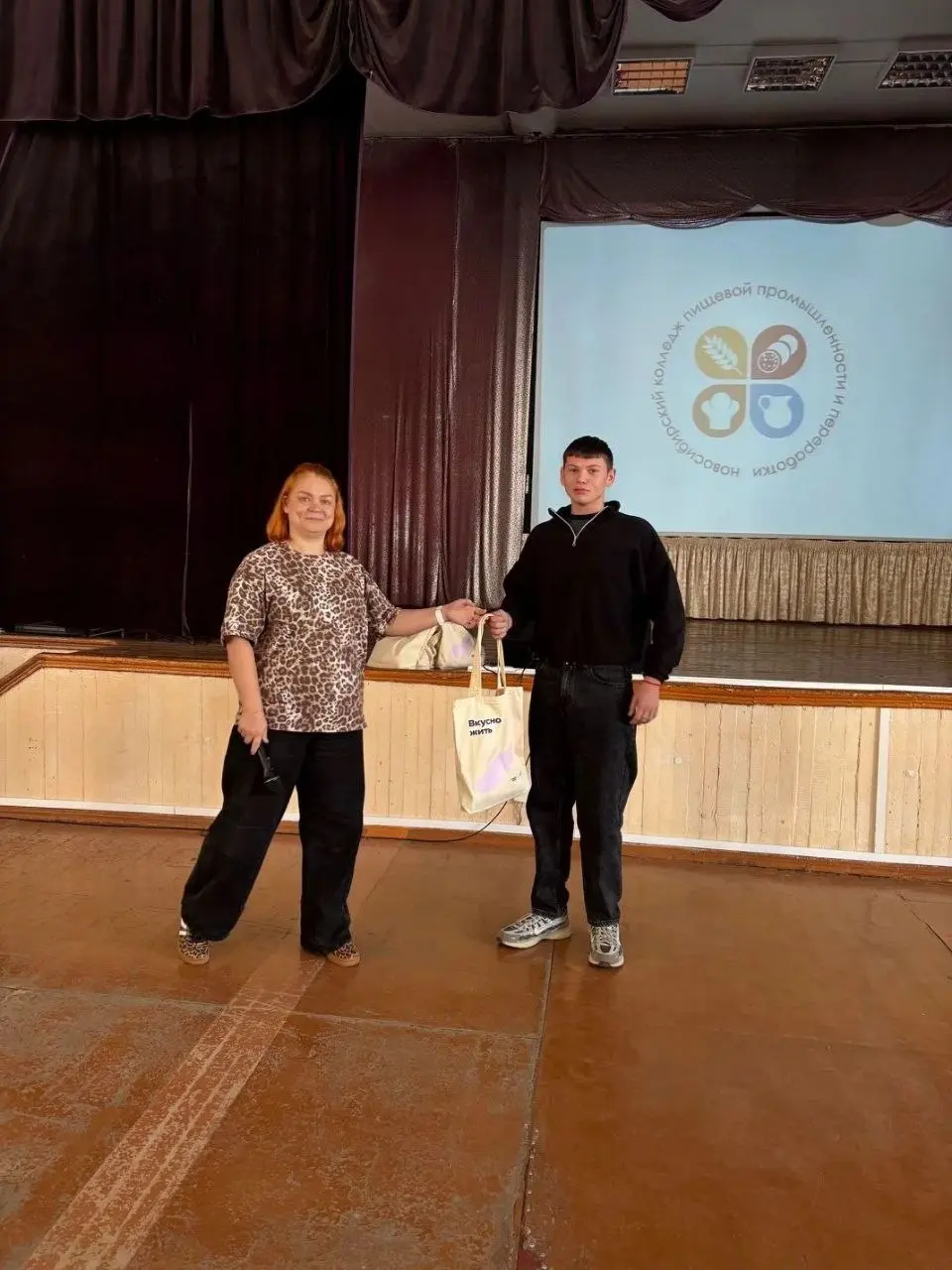 «Сибирский Гурман» снова в НКППиП!
Сегодня встретились со студентами-мясопереработчиками | Сетка — социальная сеть от hh.ru