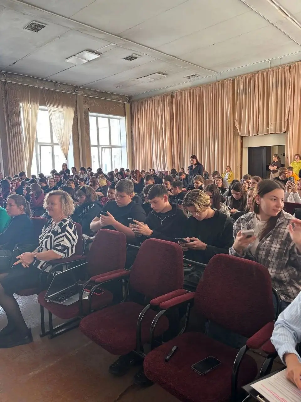 «Сибирский Гурман» снова в НКППиП!
Сегодня встретились со студентами-мясопереработчиками | Сетка — социальная сеть от hh.ru