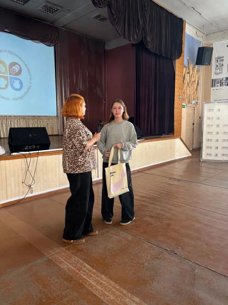 «Сибирский Гурман» снова в НКППиП!
Сегодня встретились со студентами-мясопереработчиками | Сетка — социальная сеть от hh.ru