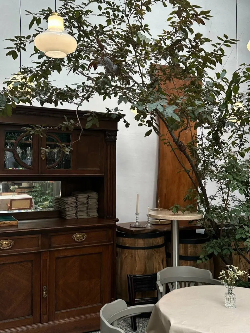 Наконец-то открылось место, которое строили 3,5 года 🌺
Frangipani наконец открыл двери после трёх с половиной лет работы над проектом | Сетка — социальная сеть от hh.ru