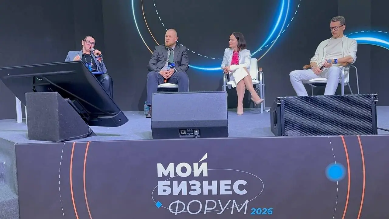 А нужен ли бизнесу HR в эпоху AI? ❓
9⃣сентября с коллегами на «Мой Бизнес Форум 2026» мы обсуждали довольно провокационную тему — «HR без HR» 🔥
И вопрос уже не такой фантастический, как кажется | Сетка — социальная сеть от hh.ru