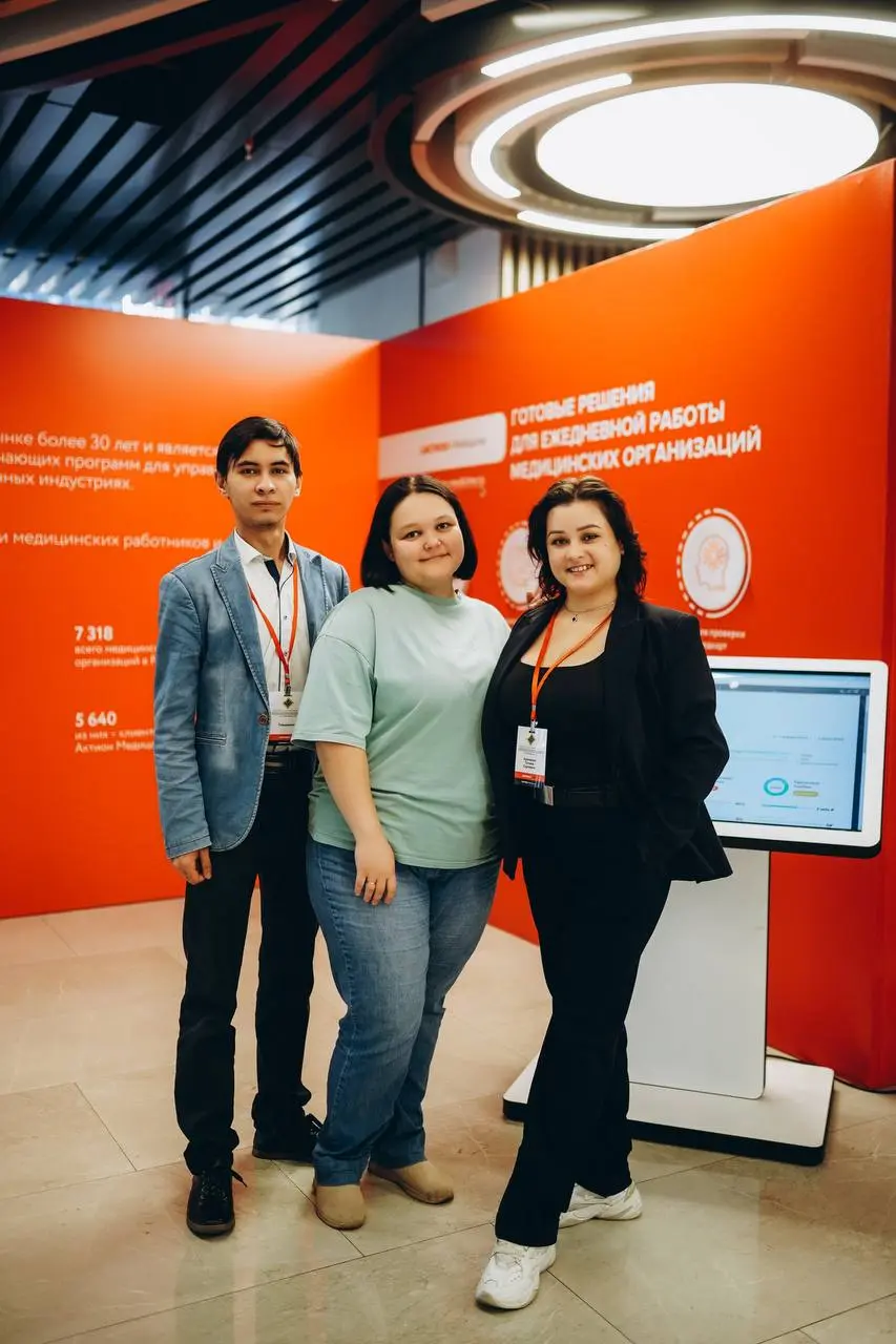 💼 Что стоит за словами «мы работаем с клиентом»
Часто в компаниях фраза «мы работаем с клиентом» означает одно, продали и забыли. В Сенсум мы это слово наполняем другим смыслом | Сетка — социальная сеть от hh.ru