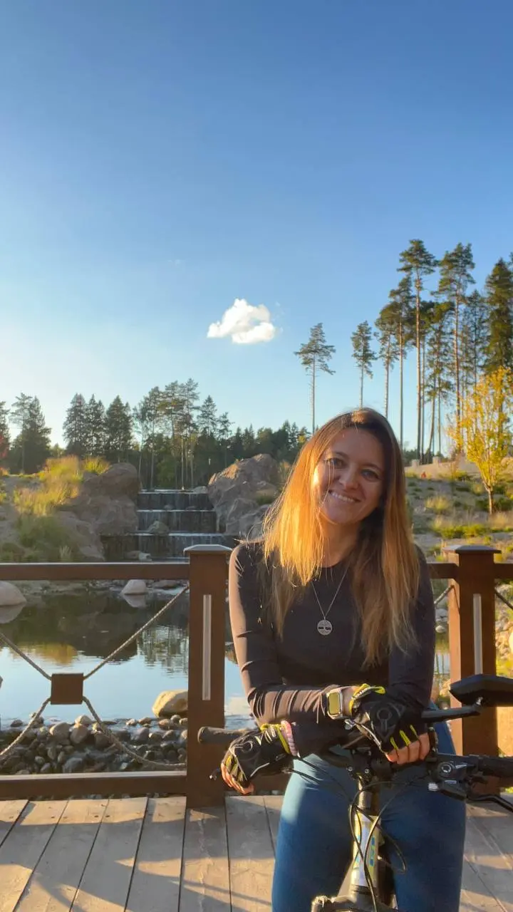 Рада, что кто-то в канале меня дождался ☺️ Я, если честно, не была уверена, что тут ещё есть люди 🙈 совсем его забросила
Ну что, рассказываю, где была.
Девять месяцев | Сетка — социальная сеть от hh.ru