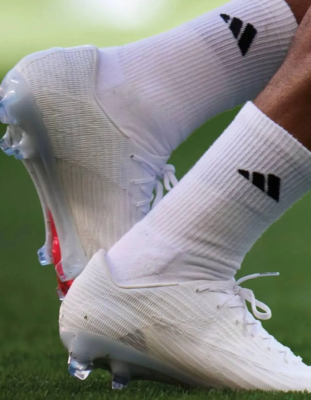 Божественный троллинг от Nike
Так как бутсы от On еще не готовы, Киллиан продолжает играть в обуви Nike | Сетка — социальная сеть от hh.ru