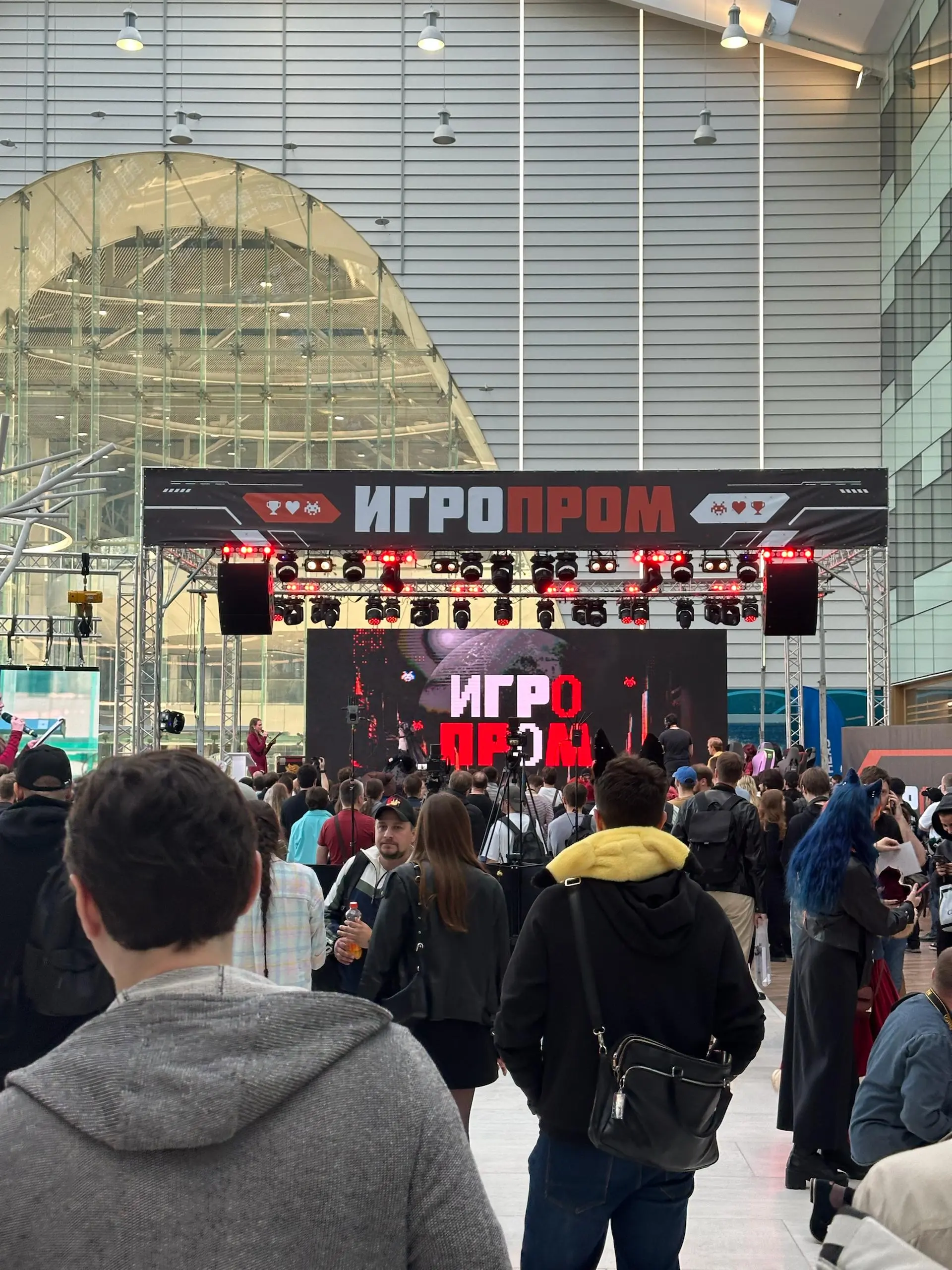 Съездил на Игропром.
В этом году уже не на бизнес-день, а на само мероприятие | Сетка — социальная сеть от hh.ru