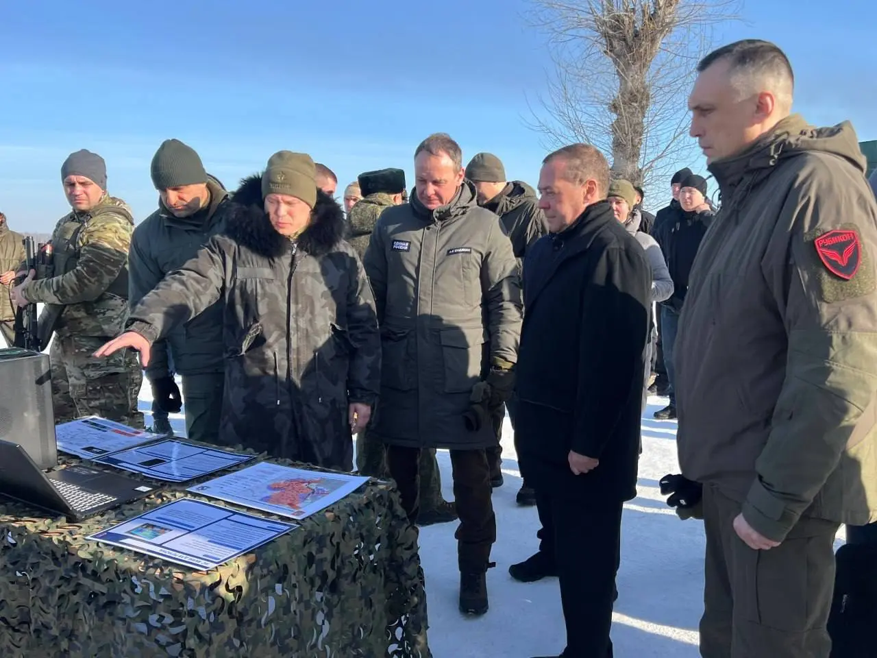 Дмитрий Медведев предложил Александру Сидякину возглавить новый комитет Госдумы
Председатель «Единой России» Дмитрий Медведев предложил кандидатуру секретаря наблюдательного совета ЦБСТ, руководителя ... | Сетка — социальная сеть от hh.ru