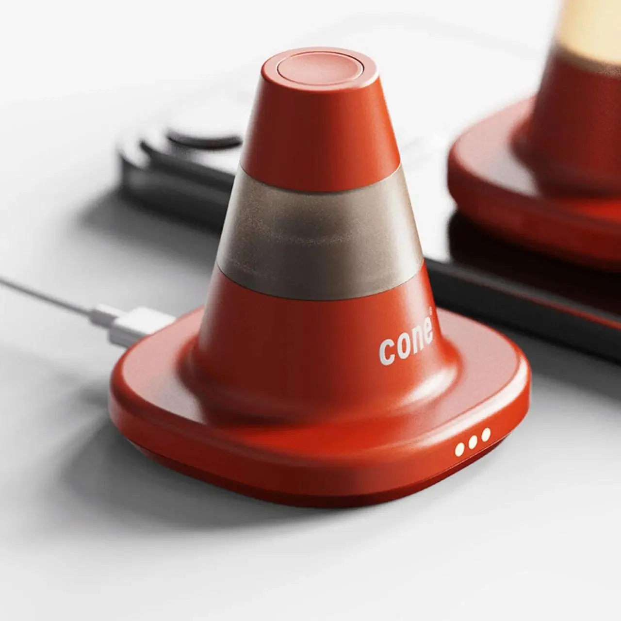 Cone Wireless Charger | Designer: Minseo Jung
Зарядка — формально идеальный повод отложить телефон, но на деле мы продолжаем тянуться к нему: экран лежит вверх и светится | Сетка — социальная сеть от hh.ru