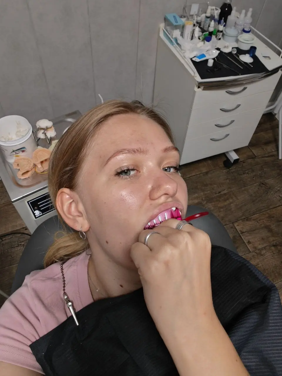 Делать зубки дорого😅. Заботьтесь о них заранее✨ | Сетка — социальная сеть от hh.ru
