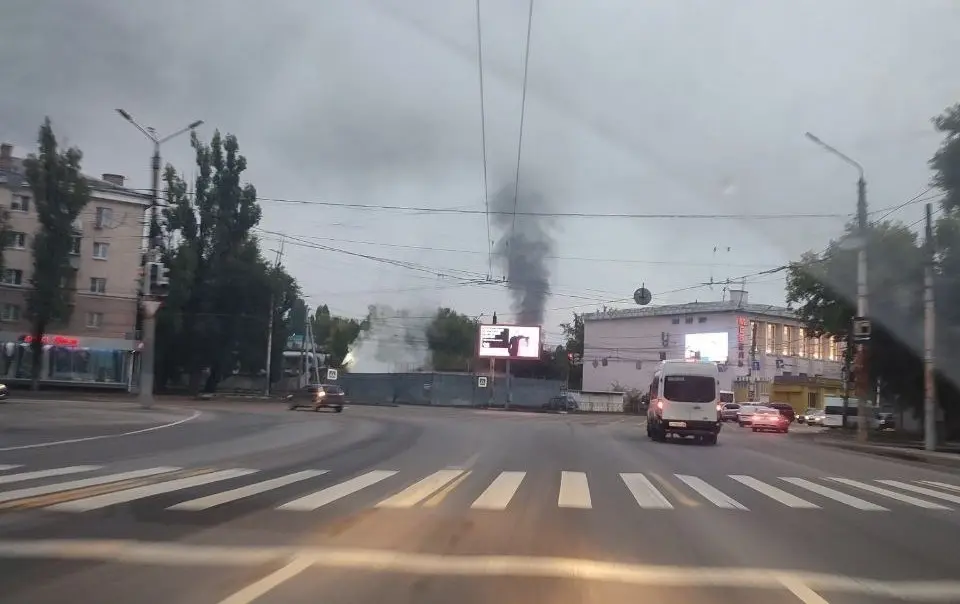 Четыре человека получили ранения при атаке БПЛА в Воронеже. По неподтвержденным данным обломки БПЛА упали на завод и склад OZON | Сетка — социальная сеть от hh.ru